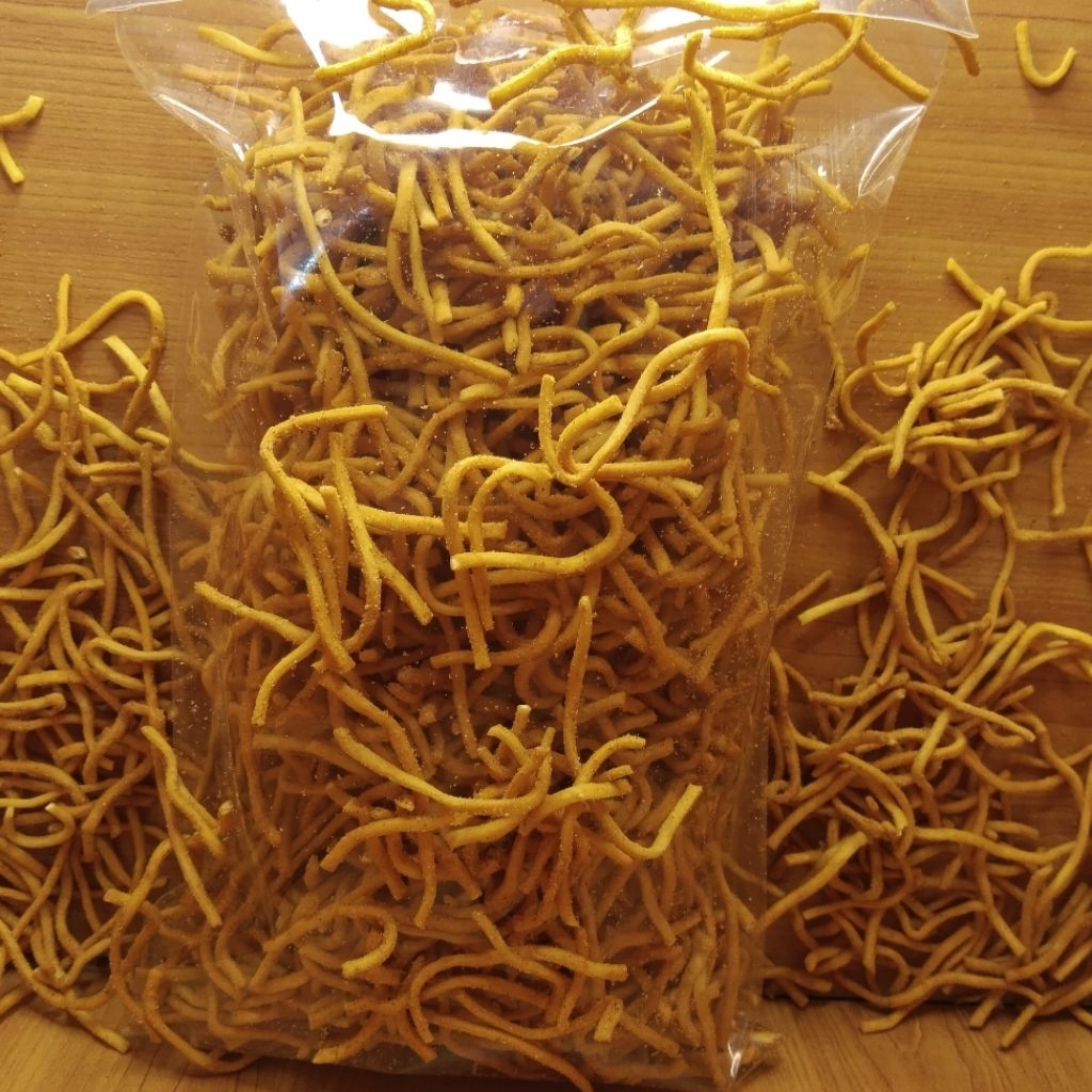 

Cemilan Stik Bawang Pedas Gurih 500g | Cemilan Pedas Gurih Stik Nadia