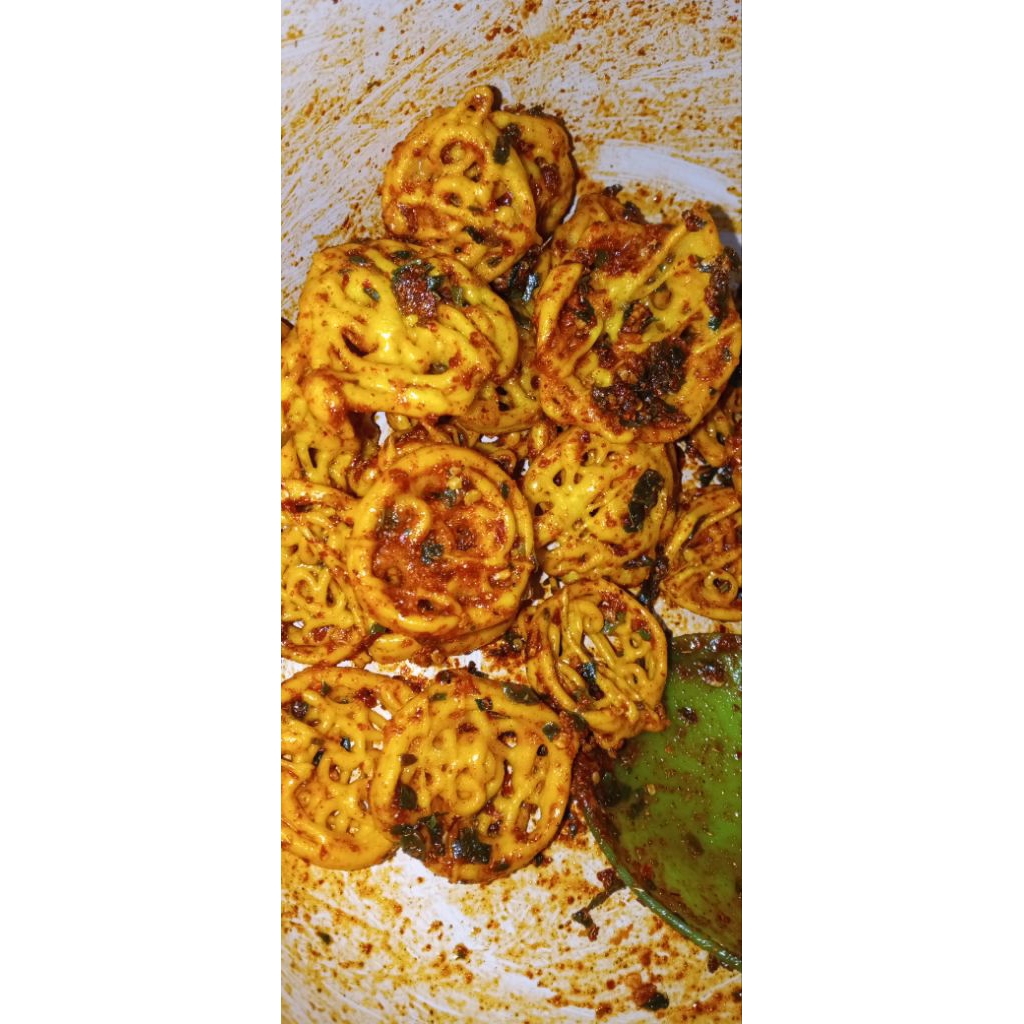 

kerupuk mie pedas daun jeruk