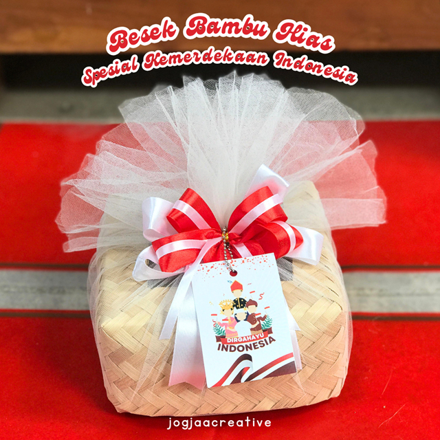 

BESEK BAMBU NATURAL HIAS MIKA DAN TILE SPESIAL KEMERDEKAAN/Besek Makanan Wadah Makanan Tradisional
