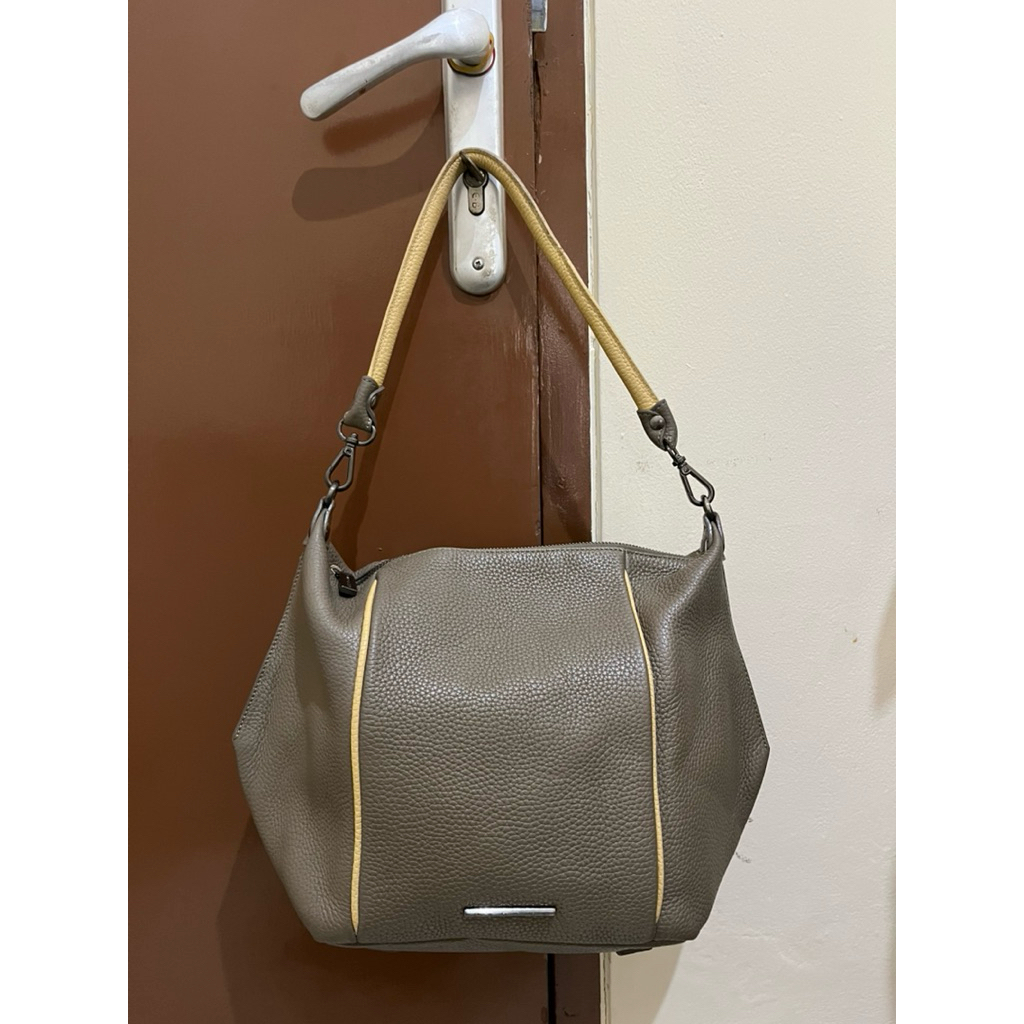 Tas Preloved Hobo Bag Shoulder Bag Kulit Asli Carlyn