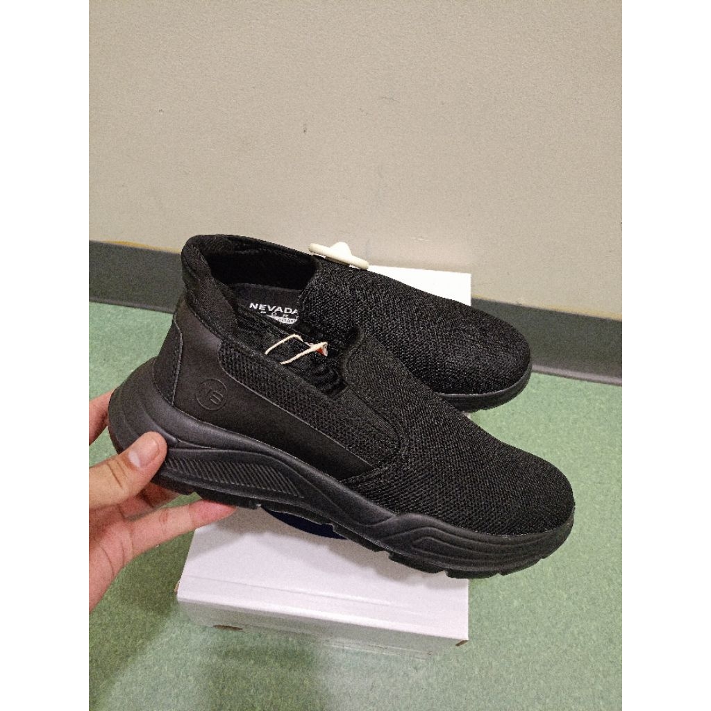 Sepatu Pria Ringan Nevada Sport 2RFM 39-44
