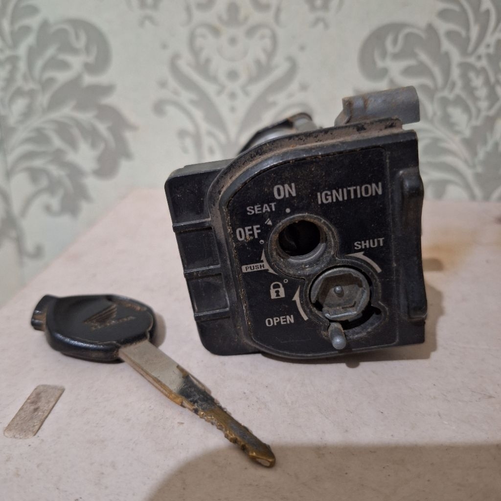 Kunci kontak motor Vario 125 ori second