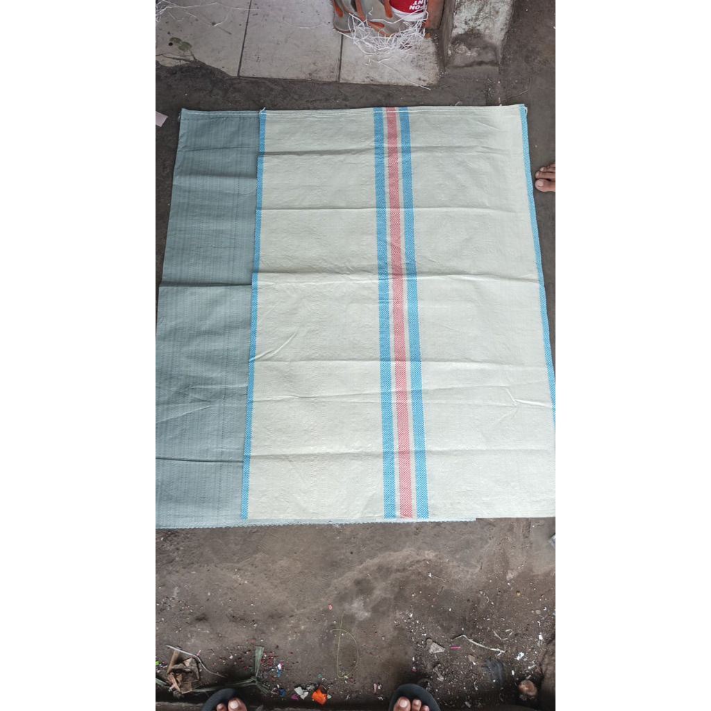 

karung baru 75x115 isi 10pcs