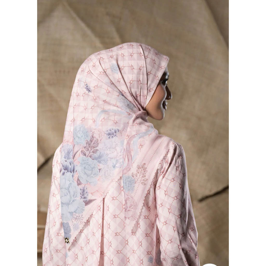 wearing klamby Rosette scarf