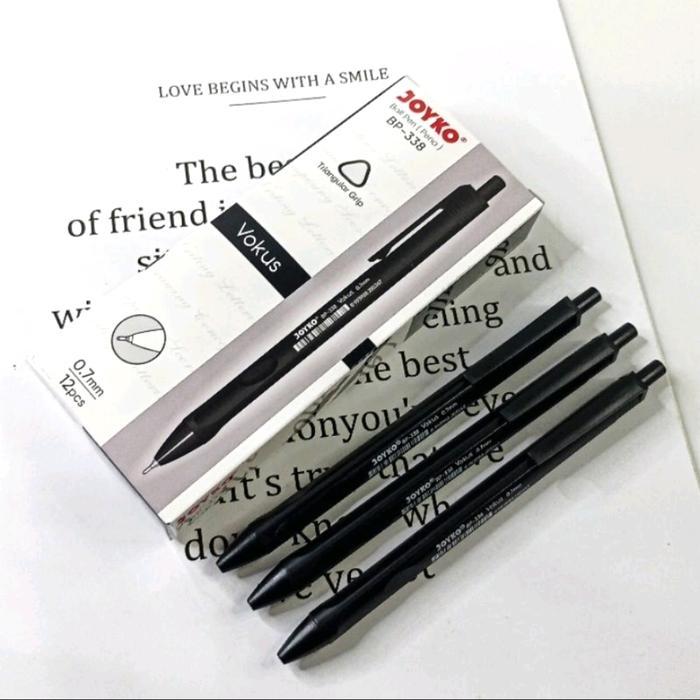

Ball Pen Joyko BP-338 Vokus 0.7mm Hitam Original (1 PCS) / Ballpoint Pulpen Joyko BP 338 Focus Vocus Body Hitam 0.7mm Per Pcs