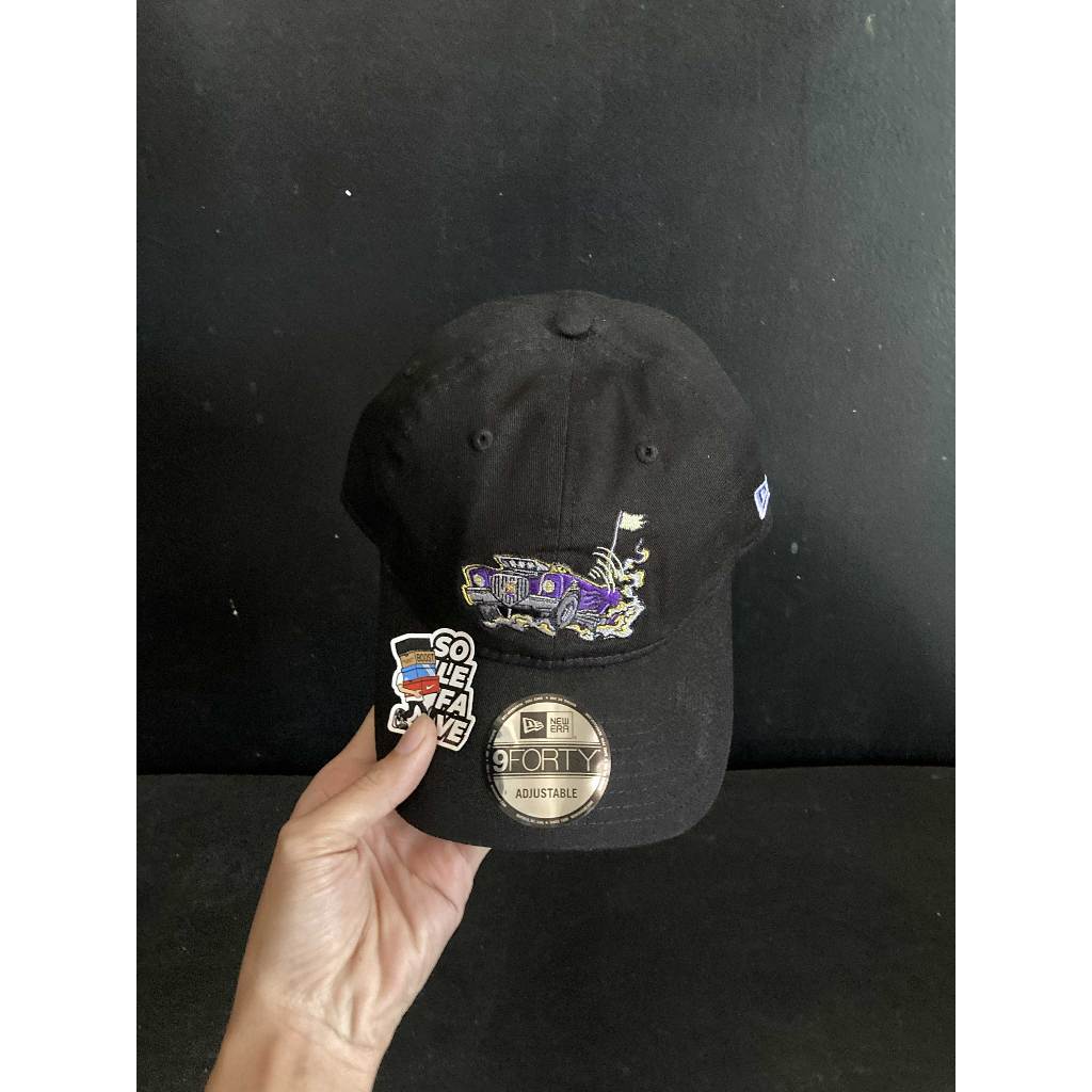TOPI NEW ERA 940 UNSTRUCTURED STRAPBACK X NBA GNARLY MONSTER GRAPHIC LA LAKERS BLACK ORIGINAL NO BOX