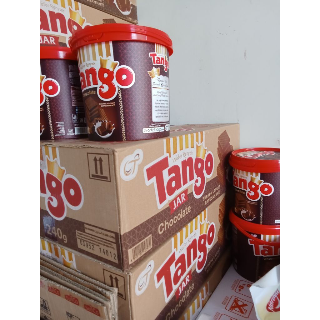 

Tango Jar 240 gr rasa coklat (1 karton isi 6x240gr)