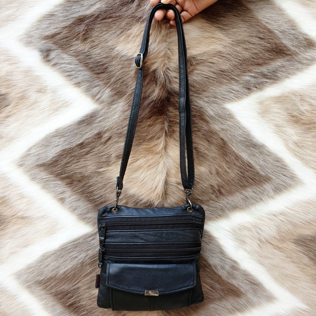 Tas Genova Selempang Sling Bag Mini Kulit Asli Hitam Wanita