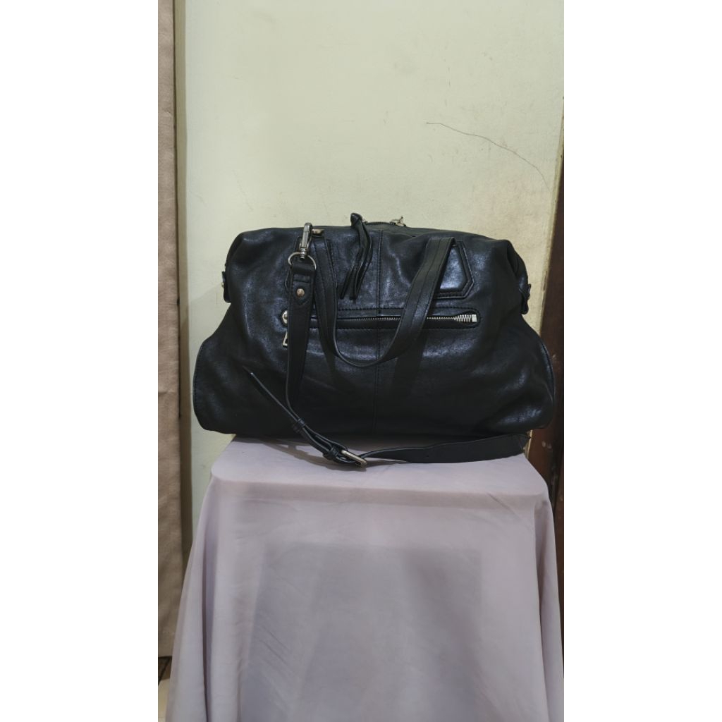 finn esker sling bag