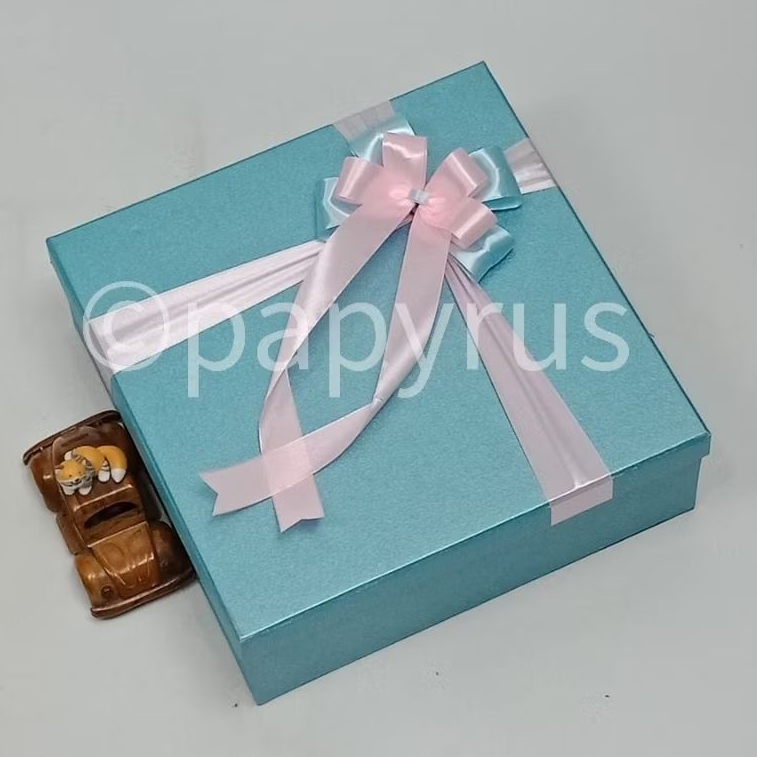 

PAPYRUS 30x30 Tinggi 10cm Kotak Kado Gift Box Hardbox Hampers V3