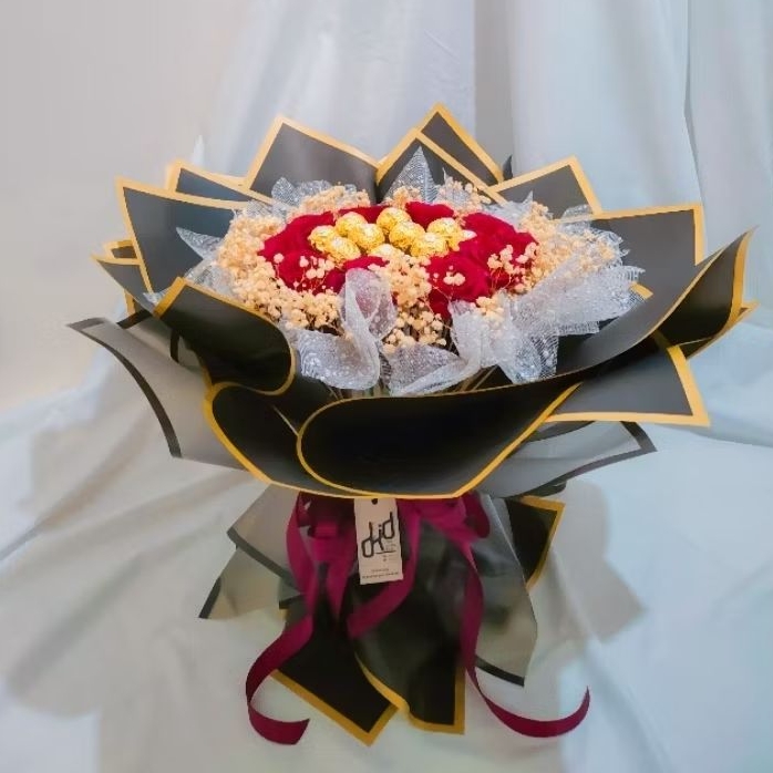 desak_id bucket coklat Ferrero mix mawar / buket coklat Ferrero/ bouquet Ferrero mix bunga mawar / r