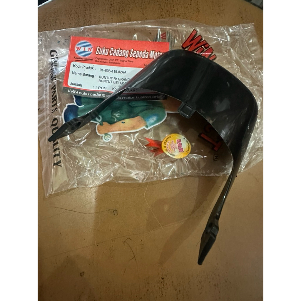 BUNTUT SAYAP BELAKANG GRAND LEGENDA