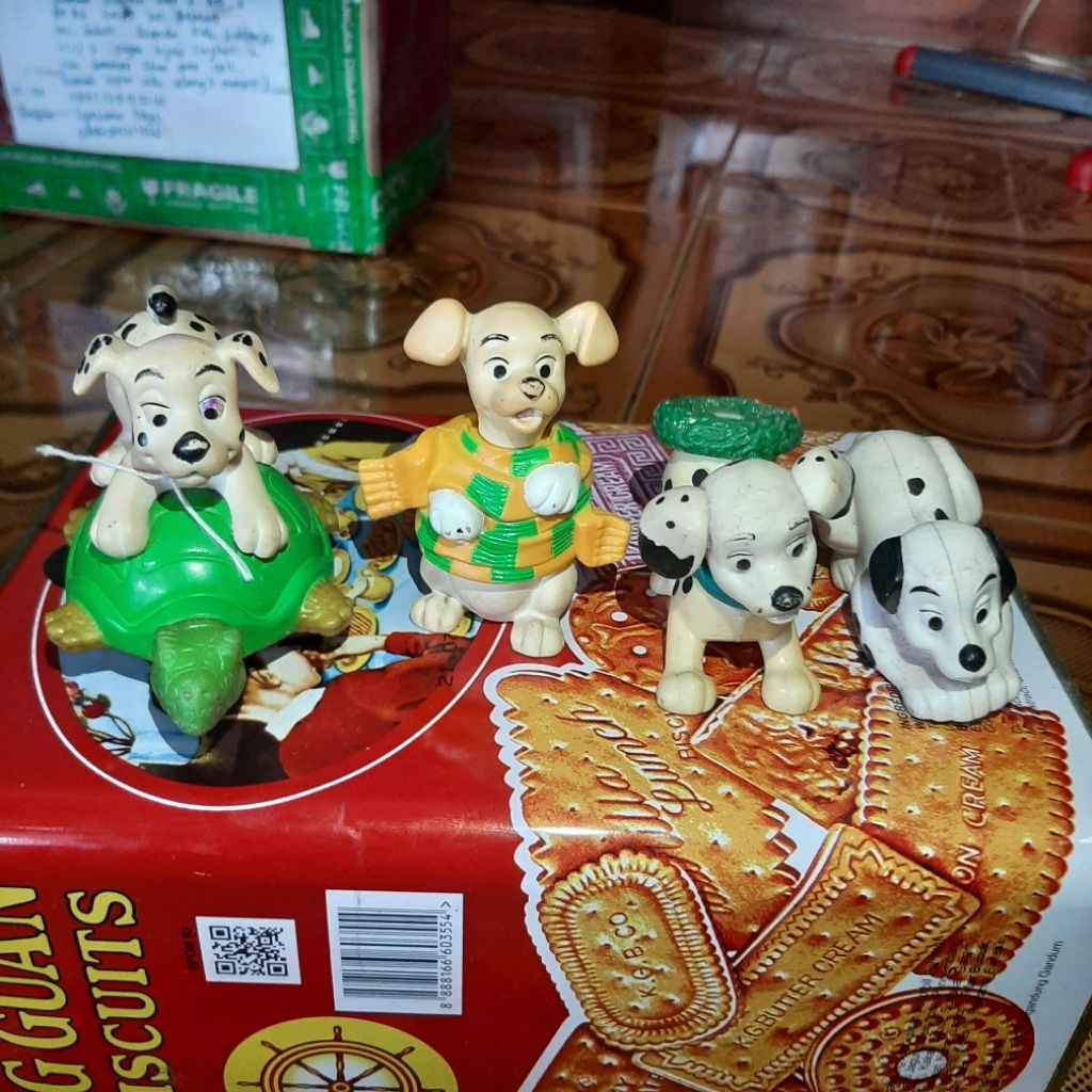 figure vintage dalmatian naik pesawat disney mcd