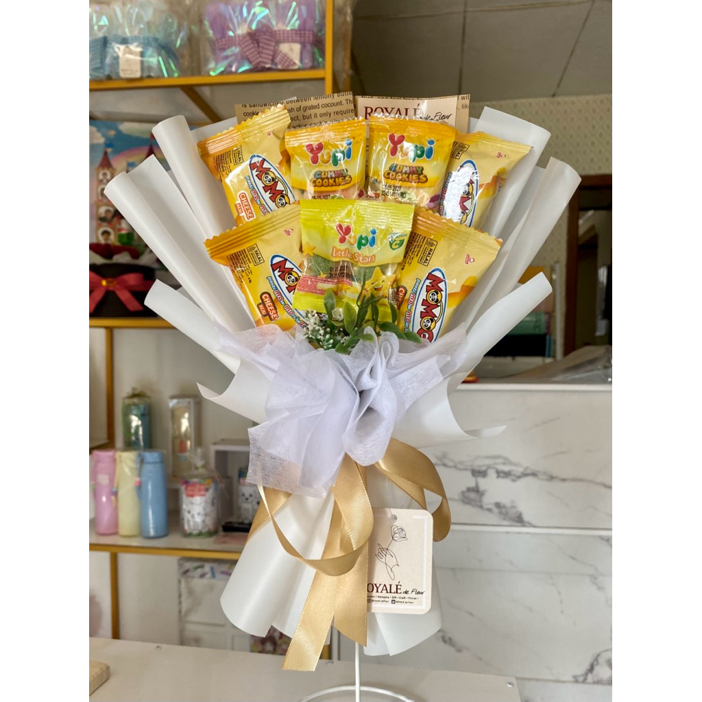 

[READY] Buket Snack Murah 30x20 cm FREE PACKING KARDUS / Buket Jajan Murah / Buket Murah / Buket Wisuda Murah / Buket Boneka Murah / Buket Snack / bucket murah / bucket boneka / bucket wisuda / bucket snack