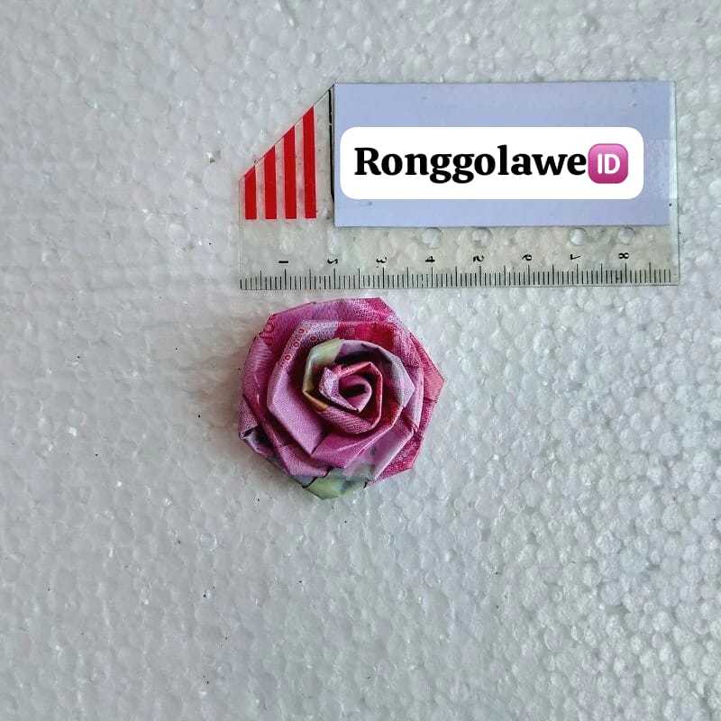 

ORIGAMI BUNGA MAWAR DARI UANG KERTAS MAINAN