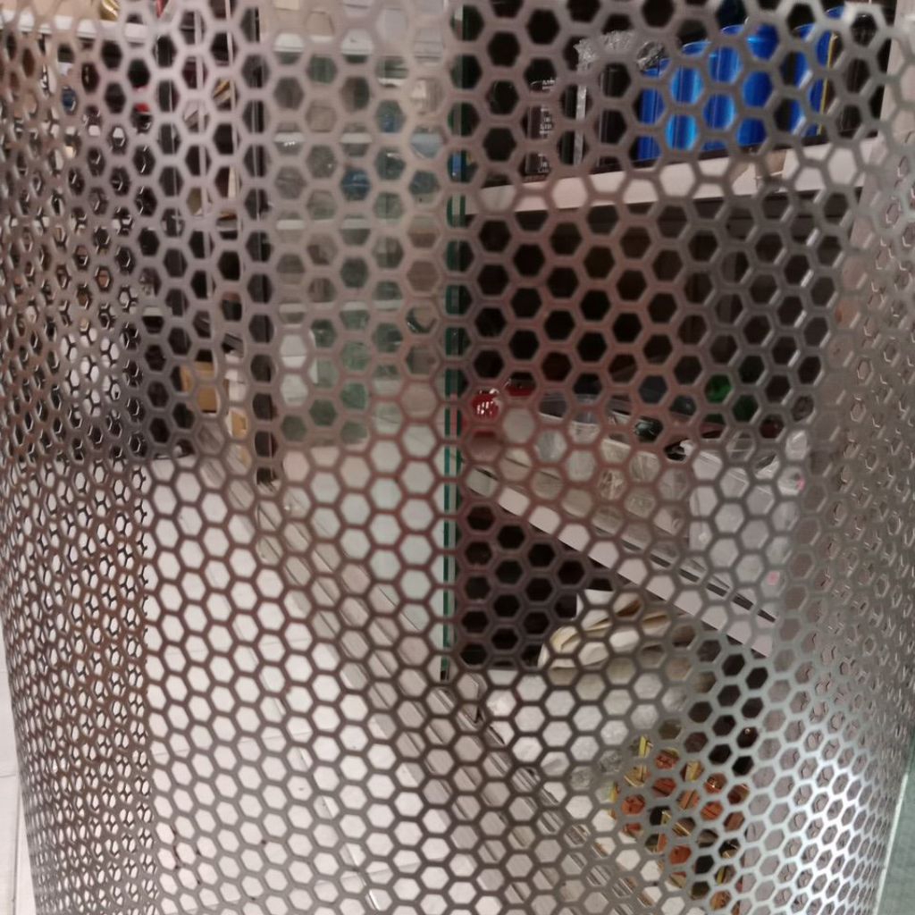 Ram grill HEXAGONAL 50cmX100cm model hexa segi enam