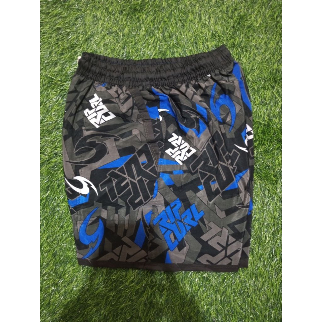 Celana kolor boxer dengan motif bunga-bunga untuk pria dan wanita