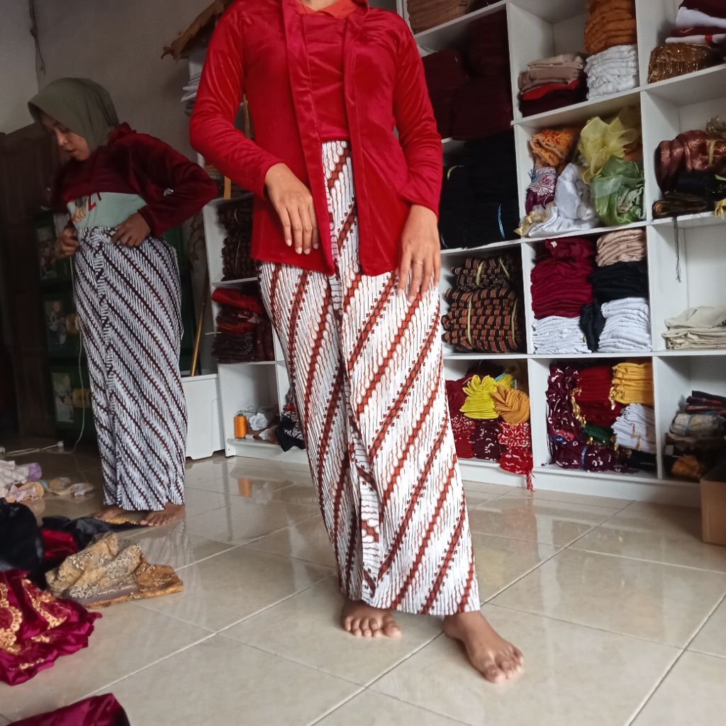 KEBAYA BLUDRU MERAH CABE