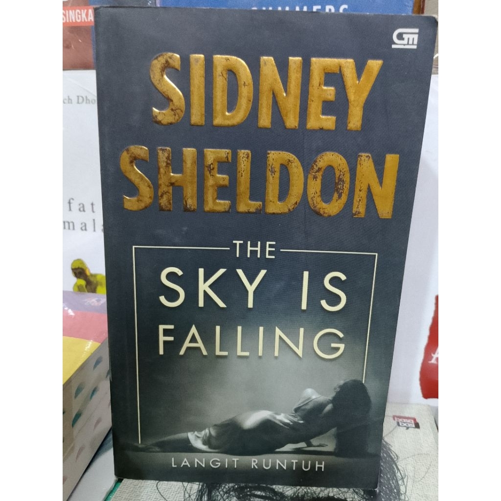 Novel Bekas Sidney Sheldon - THE SKY IS FALLING