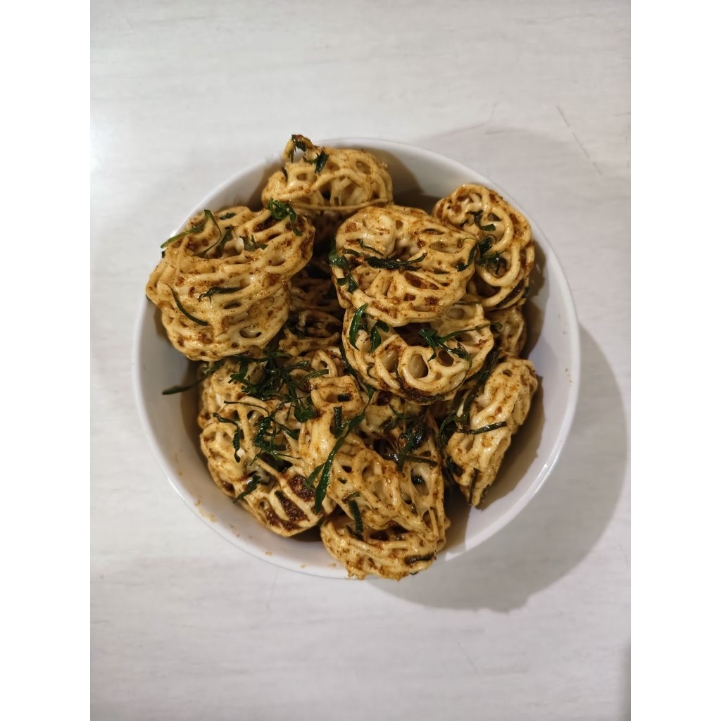 

100-500 gr, kerupuk rafael / kerupuk mawar / kerupuk pedo pedas daun jeruk (bumbu basah)