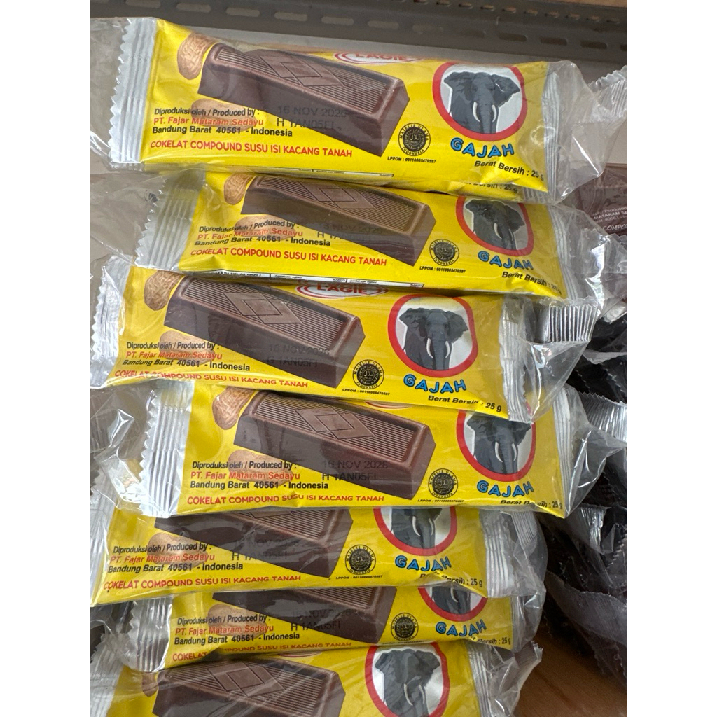 

coklat Lagie gajah isi kacang tanah