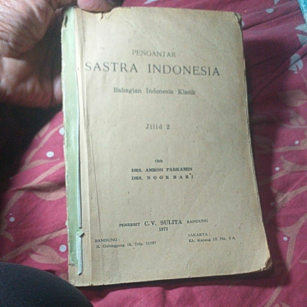 BUKU Pengantar Sastra Indonesia bahagian indonesia Klasik, BUKU original edjaan lama TAHun 1973