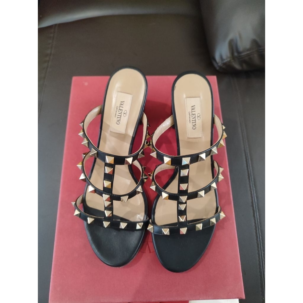 Preloved Authentic Valentino Chunky Heels