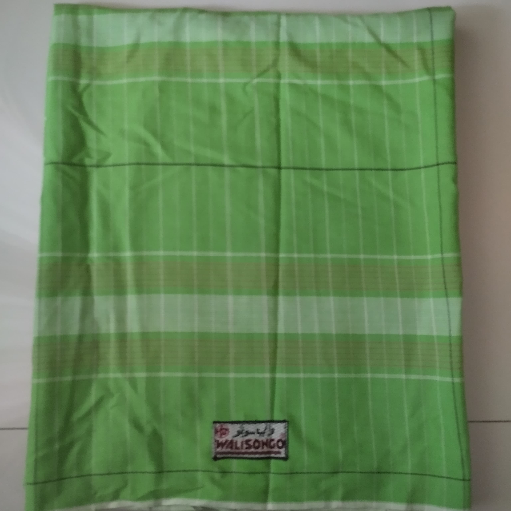 Sarung Walisongo Wali Songo Hijau Muda Kotak-Kotak Strip Merah Putih (Preloved/Second)