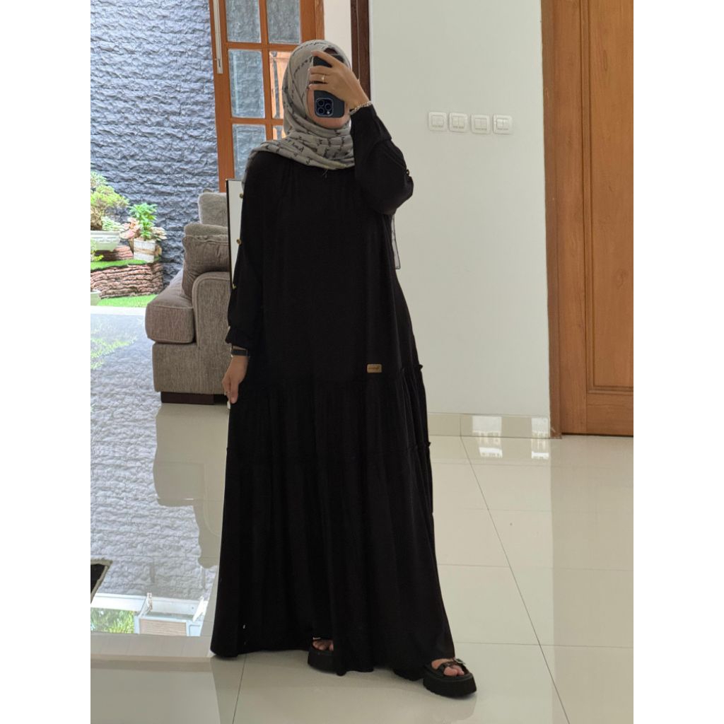 NADHEEFA* TERLARIS Dress Hitam Kancing Lengan