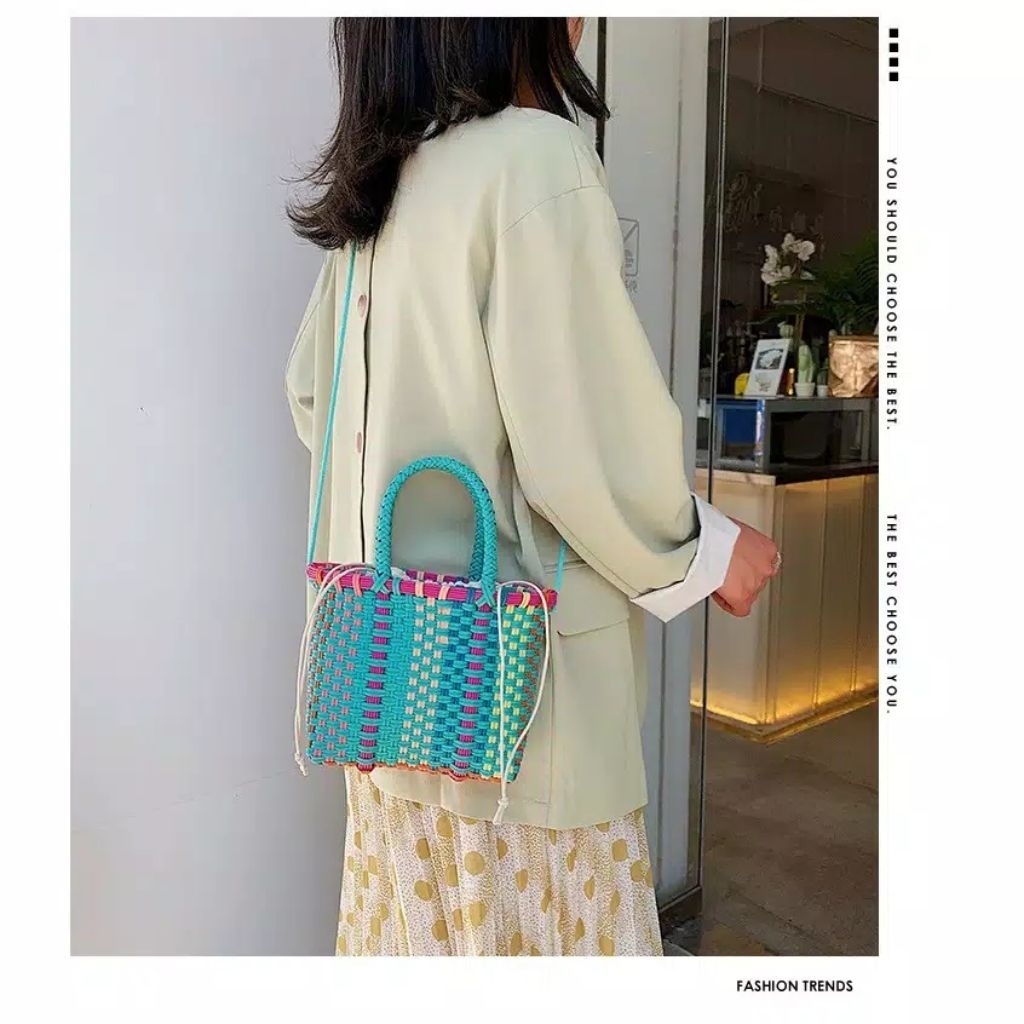 Tas Selempang Anyam
