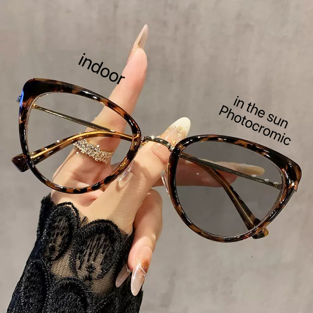 Kacamata Lensa Photocromic Anti Radiasi  Wanita Bingkai Titanium Cat Eye Anti UV Fotocromic / Kacama