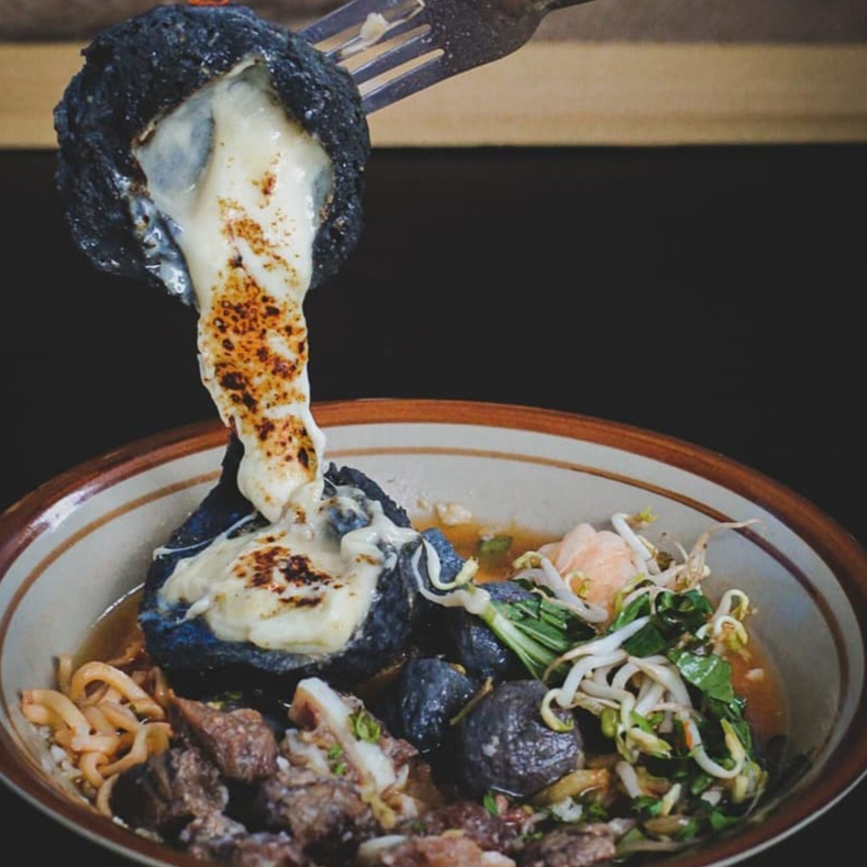 

PENTOL HITAM KEJU LUMER | BAKSO IRENG MOZARELLA LELEH | MAKANAN SNACK VIRAL LAGI PROMO !! BY YUKNING