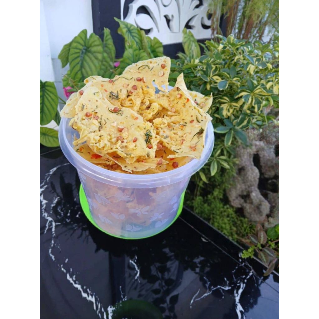 

Peyek Kacang Gurih 1 Toples isi 500 Gram
