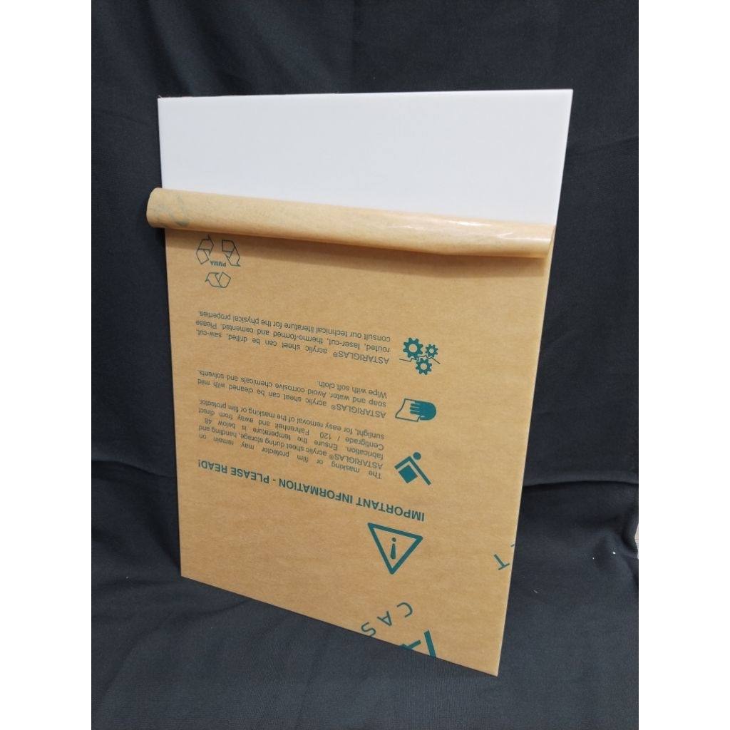 

Lembaran Akrilik Putih susu Tebal 2mm 50x50cm