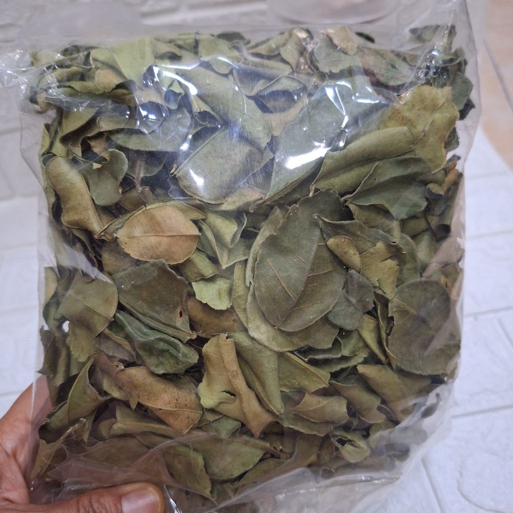 

DAUN JERUK KERING PREMIUM/LIME LEAVES/GODONG JERUK/Daun Jeruk Kering Kebutuhan Dapur
