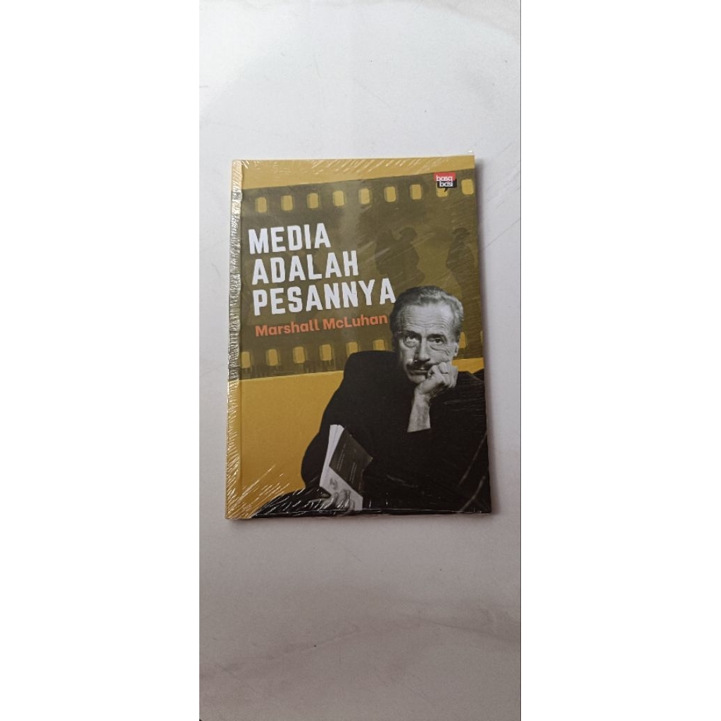 Buku original media adalah pesannya Marshall Mcluhan