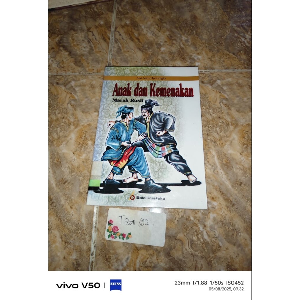 Buku Seri sastra nostalgia Anak dan Kemenakan Marah Rusli