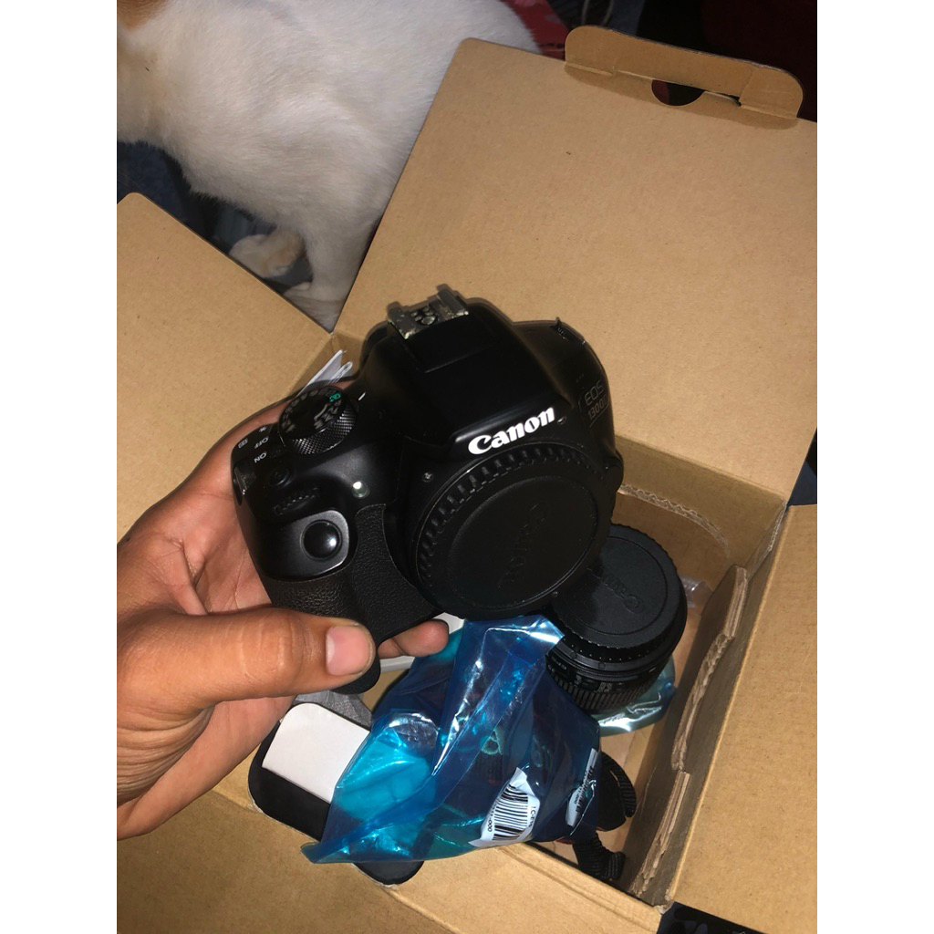 canon 1300d + lensa kit