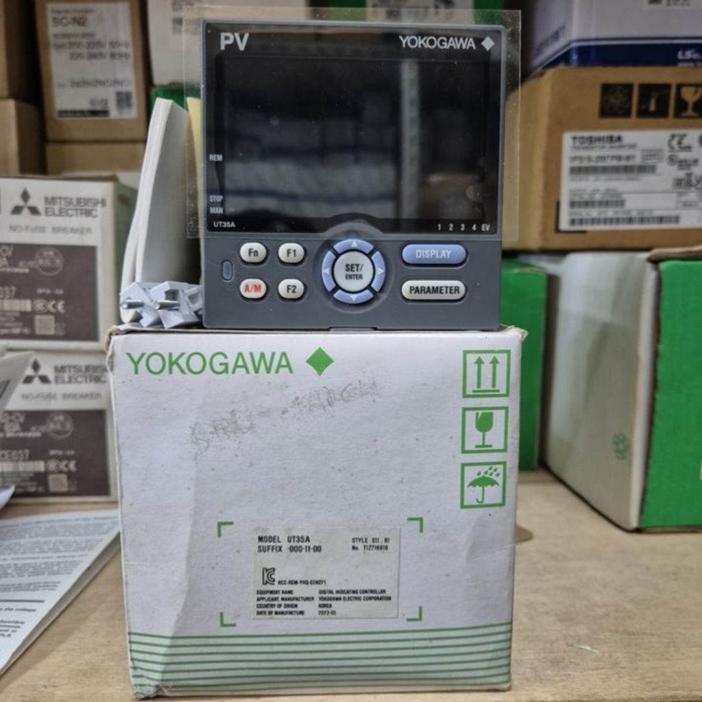 DIGITAL CONTROLLER YOKOGAWA UT35A SUFFIX 000-11-00/UT35A YOKOGAWA ORIGINAL