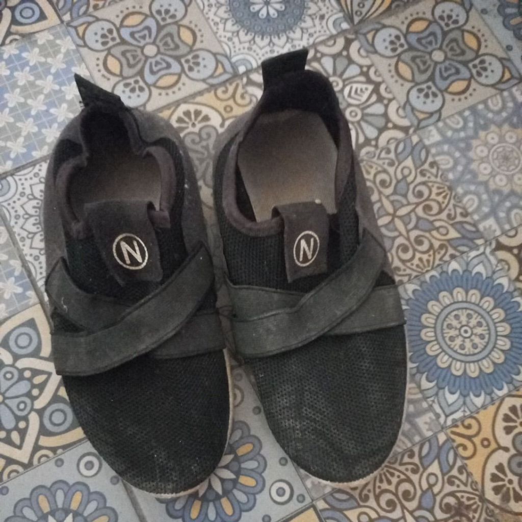 PRELOVED SEPATU ANAK NEVADA