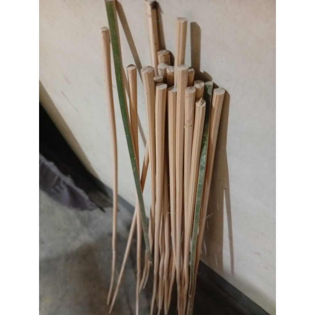 Stik Bambu Bulat Bahan Layangan,Bambu Bulat Panjang 100 cm,Bambu Arku layangan isi 10 Batang Halus