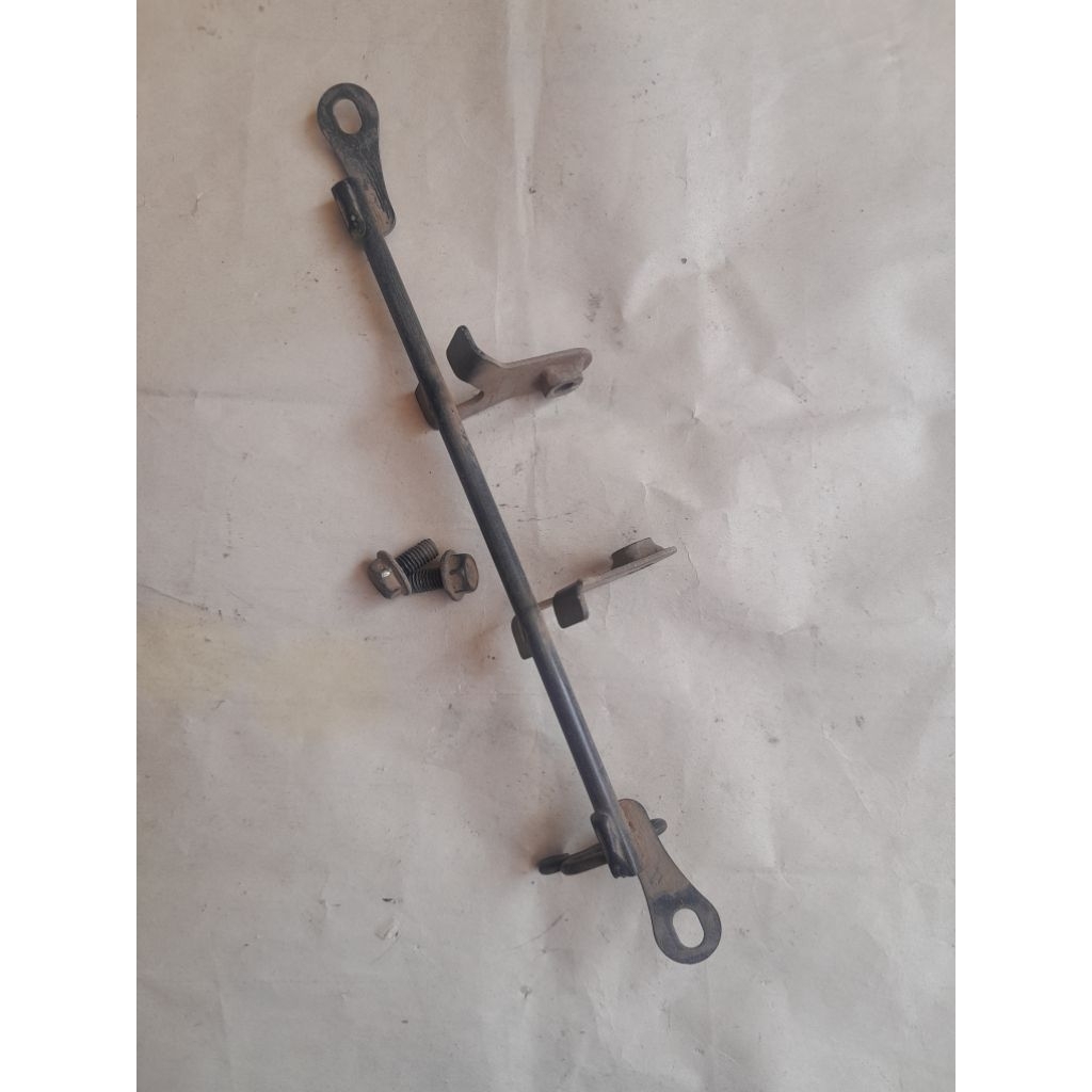 Breket pangkon dudukan sayap bawah yamaha byson karbu original