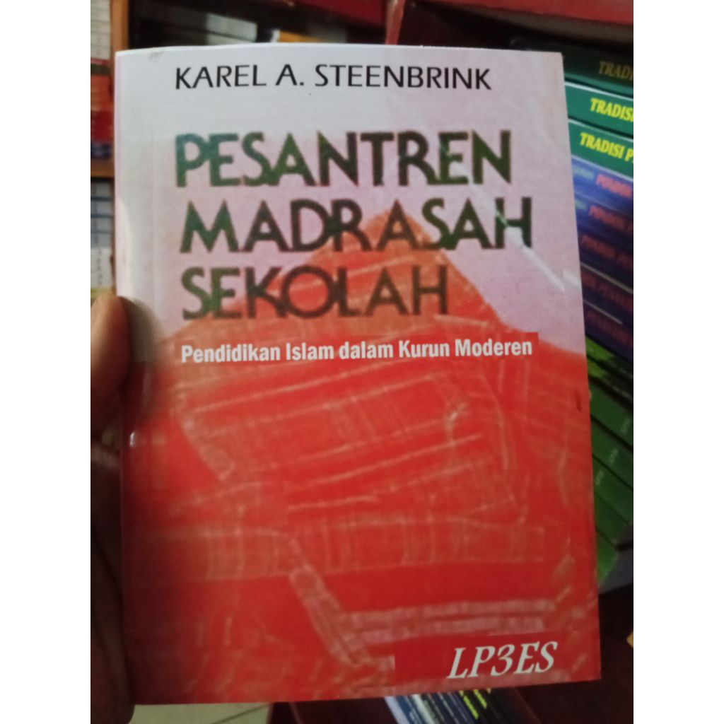 Pesantren Madrasah Sekolah - Karel A. Steenbrink (tt. 1986, total 256 hlm)