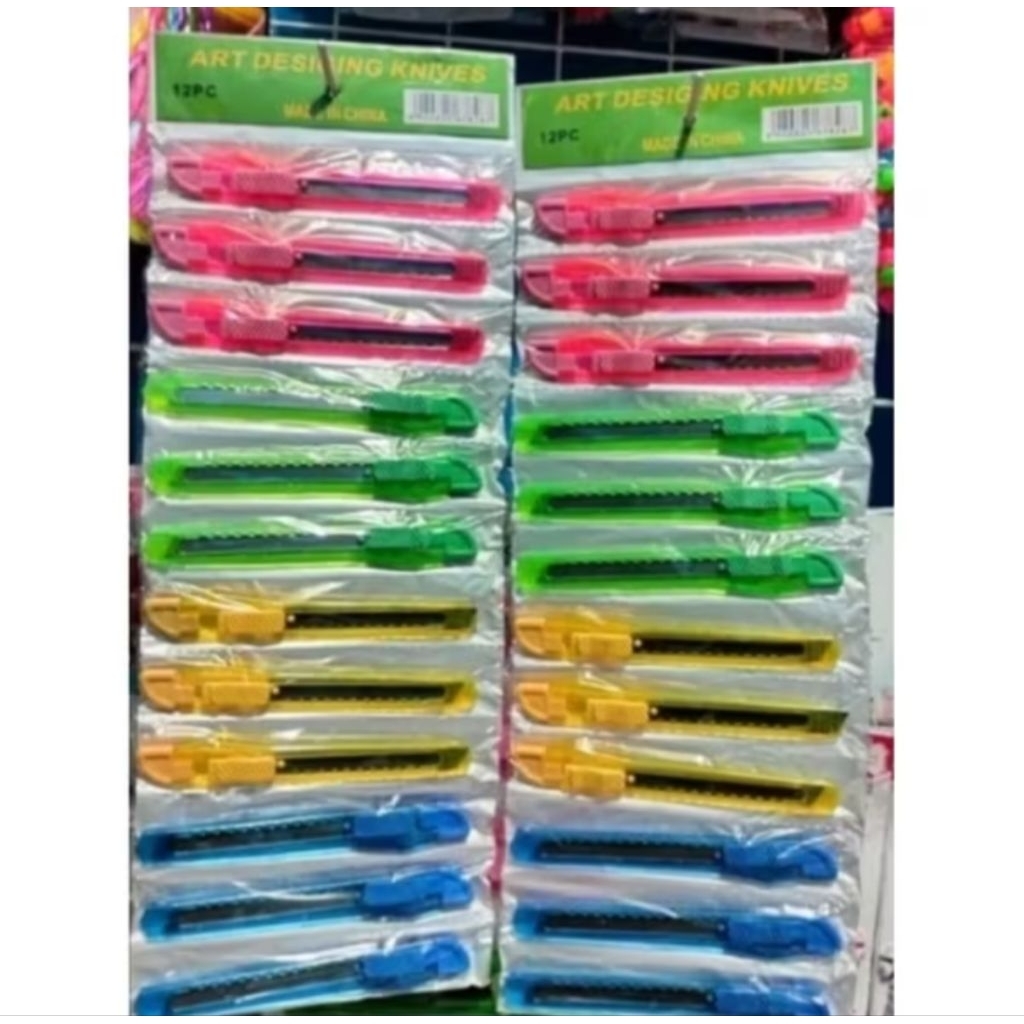 

(ISI 12PCS )PISAU CUTTER MEDIUM/CUTTER WARNA ANTI KARAT