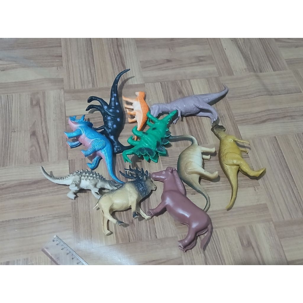 Mainan dino preloved