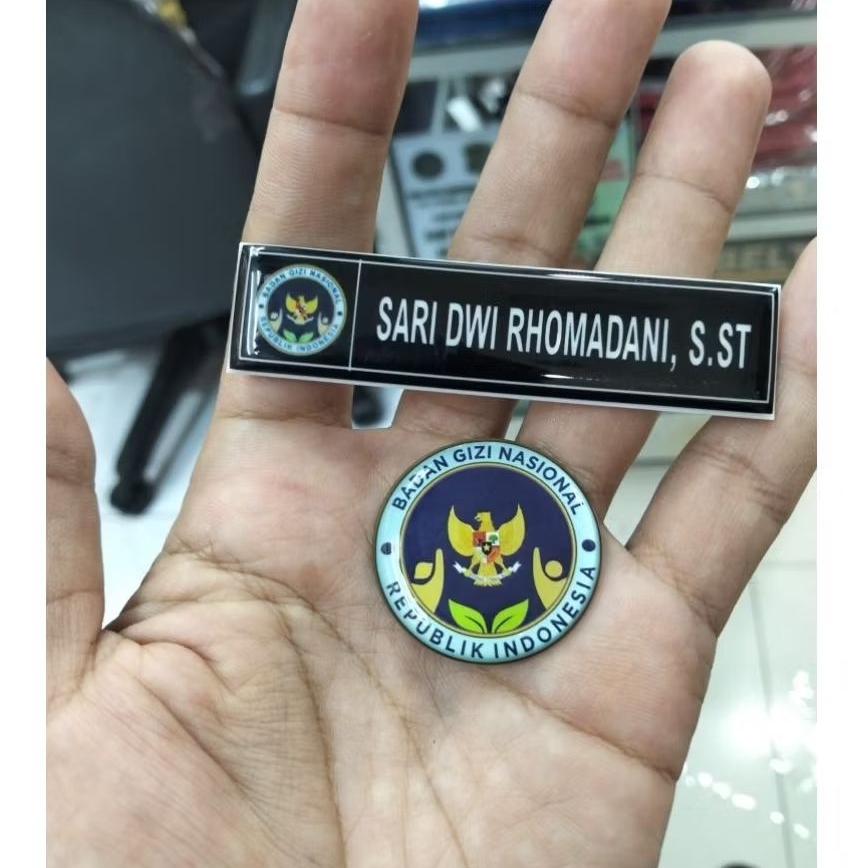 

papan nama pakai logo BGN lapis resin