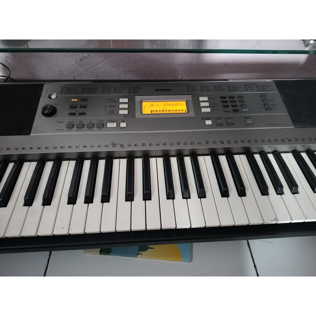 yamaha PSR e353