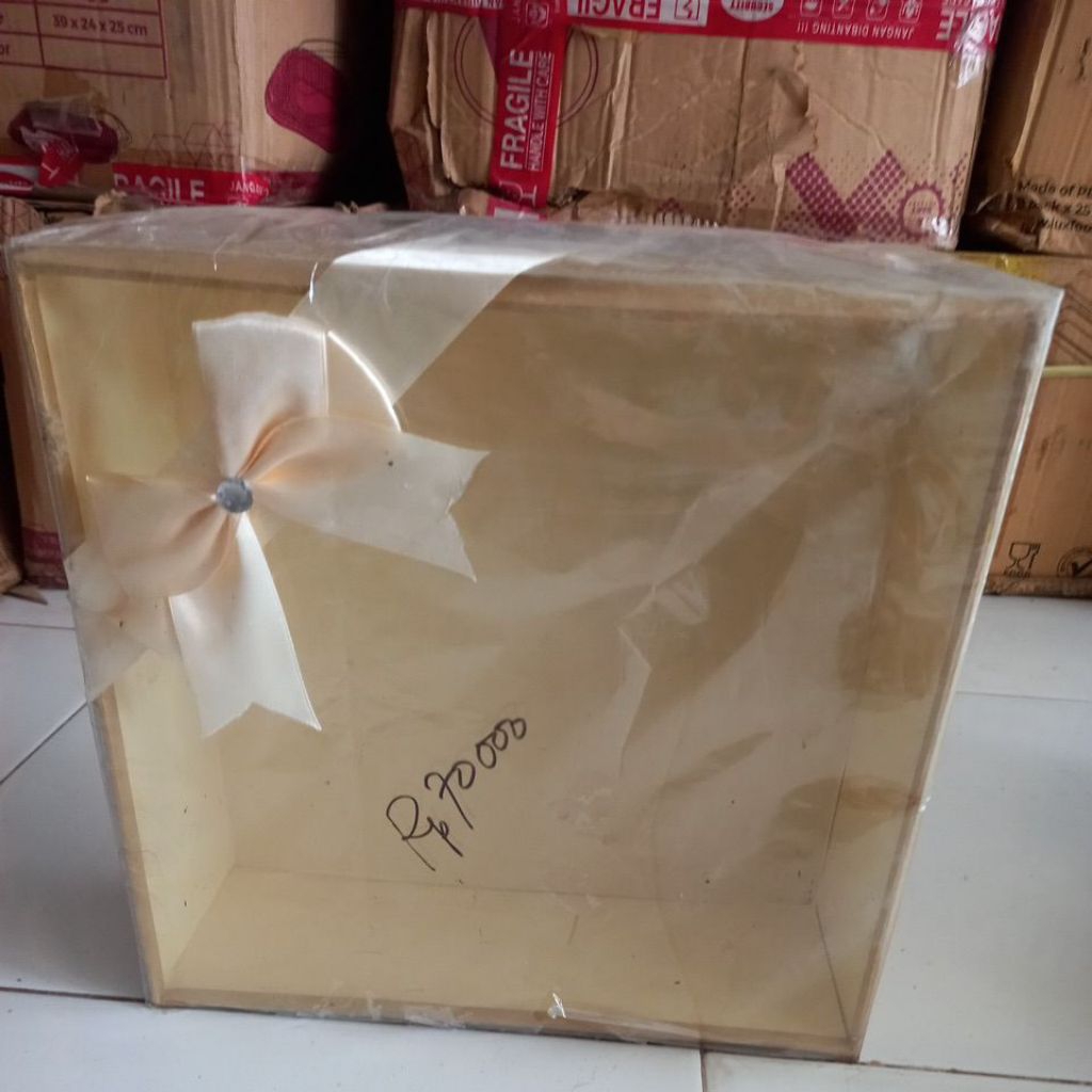 

Box kue press mika cream 30 x 30 x 10 pita samping