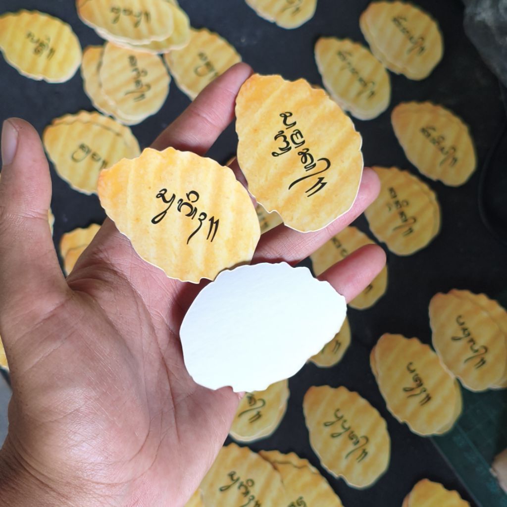 

Kertas Keripik Aksara Bali (Isi 40 kata) cocok dipakai di mana saja