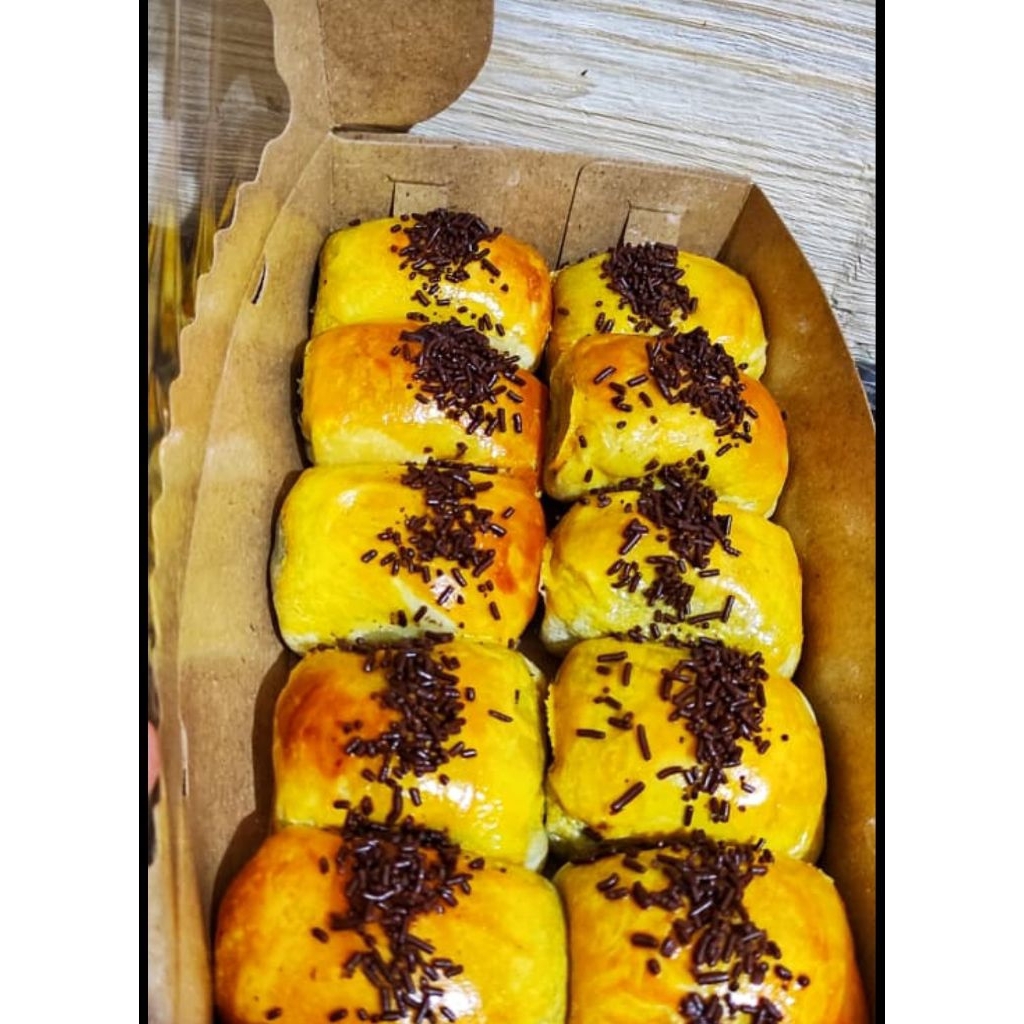 

Bolen Coklat dan Coklat Keju 1 Box isi 10